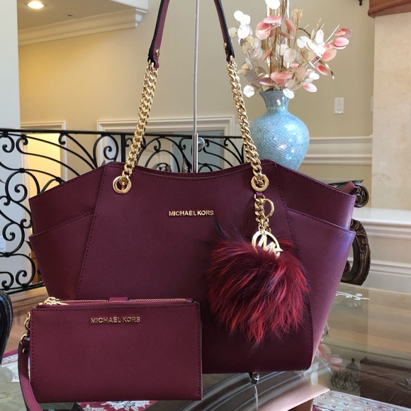 Michael Kors Handbags - Authentic Michael Kors jet set handbag&wallet&pom